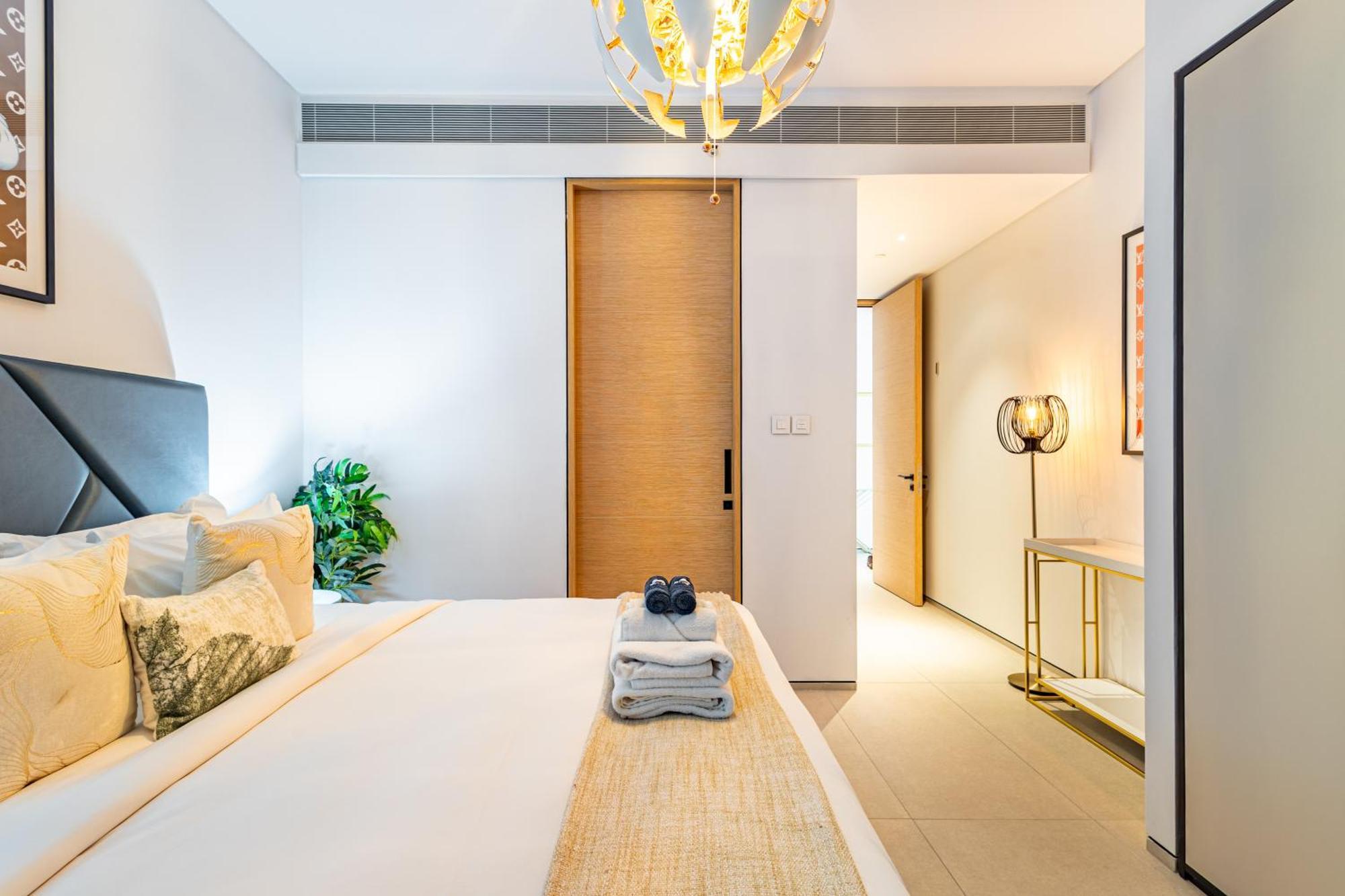 Address Jbr: Beachfront Bliss & Sky-high Luxury Apartment *